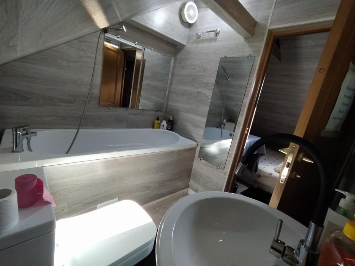 Ismail&Stefan Cel Mare Red Apartment Chisinau Luaran gambar
